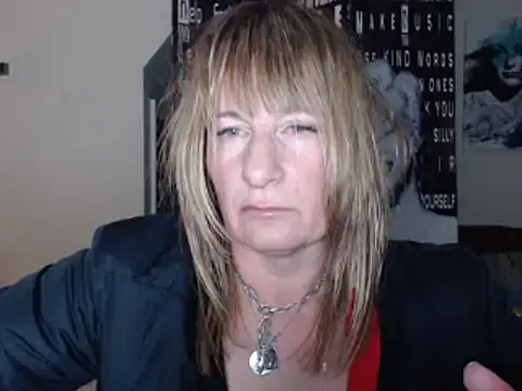Snapshot of BettyDavisX chatting on 12, 1, 2025 BettyDavisX online show from 12, 1, 2025