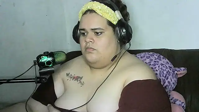 Snapshot of GeovanaLiveHot chatting on 27, 10, 2025 GeovanaLiveHot online show from 27, 10, 2025