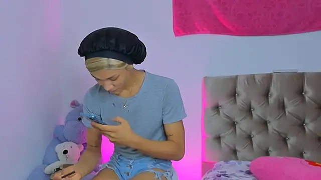 StassieBell online show from 5, 3, 2025