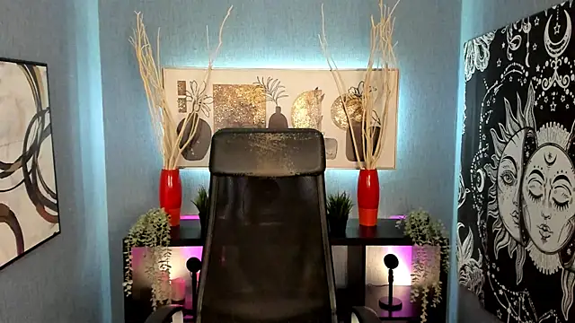 Lella Ryann  online show from 5, 1, 2025