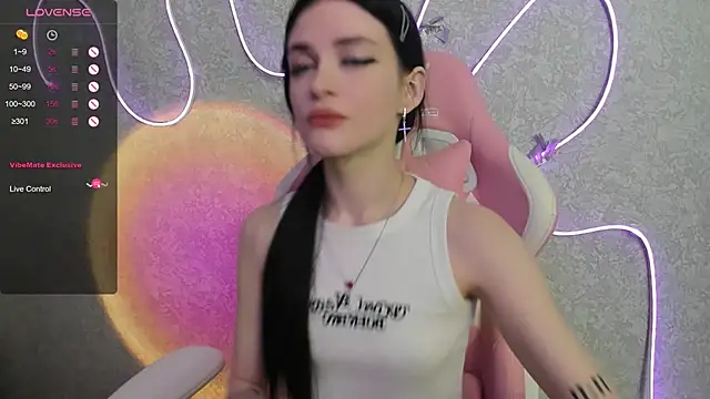 Snapshot of Molly_Crystall chatting on 1, 7, 2026 Molly Crystall online show from 1, 7, 2026