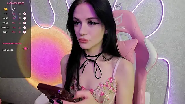 Snapshot of Molly_Crystall chatting on 25, 7, 2026 Molly Crystall online show from 25, 7, 2026