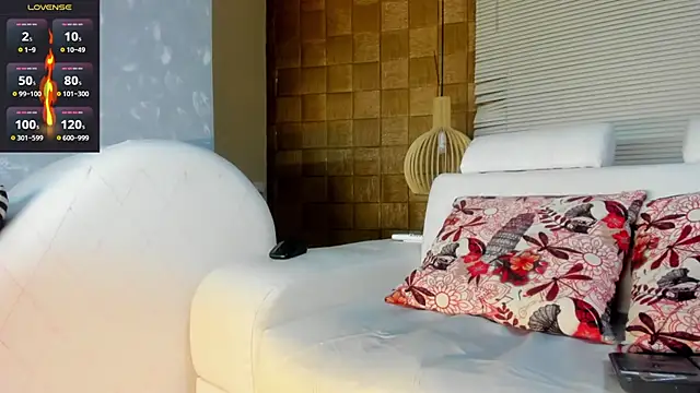 Snapshot of TOWERS21_ chatting on 12, 2, 2025 TOWERS21 online show from 12, 2, 2025