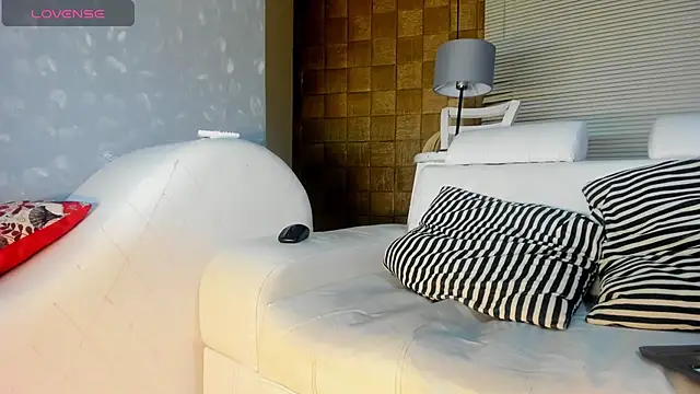 Snapshot of TOWERS21_ chatting on 10, 3, 2025 TOWERS21 online show from 10, 3, 2025