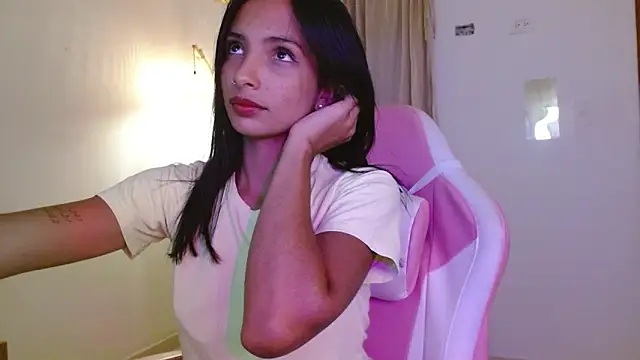 AnnitaSerna  online show from 11, 4, 2026