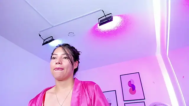 Ema louis  online show from 19, 1, 2025