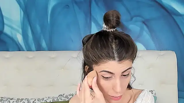 SkinnyDolly online show from 31, 10, 2025