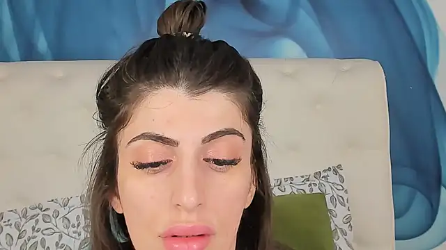 Snapshot of SkinnyDolly chatting on 22, 12, 2025 SkinnyDolly online show from 22, 12, 2025