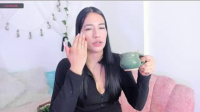 Snapshot of Sara_Kurt chatting on 3, 1, 2025 Sara Kurt online show from 3, 1, 2025