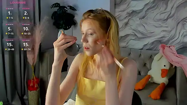 Snapshot of Esme_Runn chatting on 22, 6, 2026 Esme Runn online show from 22, 6, 2026