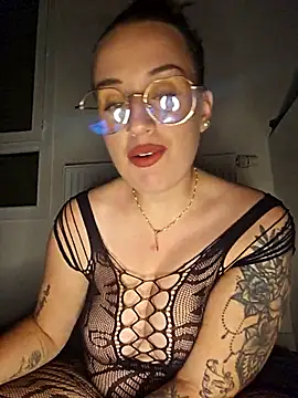 Snapshot of lindsay_33off chatting on 18, 11, 2025 lindsay 33off online show from 18, 11, 2025