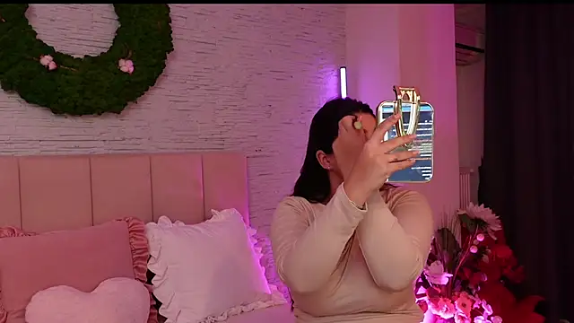 Snapshot of RachelSwaan chatting on 21, 10, 2025 RachelSwaan online show from 21, 10, 2025