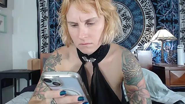 Cutikatxoxo online show from 18, 10, 2025