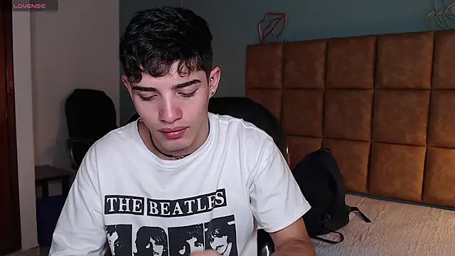 AlejooTwink online show from 3, 2, 2025