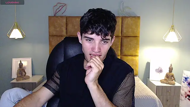 AlejooTwink online show from 26, 2, 2025