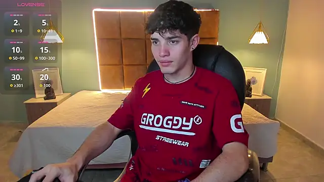 AlejooTwink online show from 28, 10, 2025