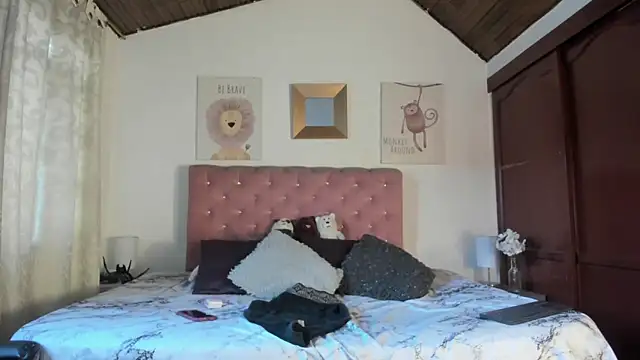 Snapshot of CelessteRedds chatting on 27, 11, 2025 CelessteRedds online show from 27, 11, 2025