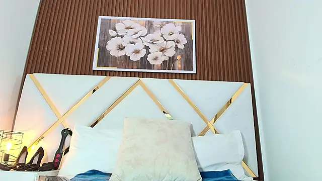 Snapshot of Slut_Milf_ chatting on 29, 10, 2025 Slut Milf  online show from 29, 10, 2025