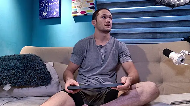 AxelFairchaild online show from 10, 9, 2025