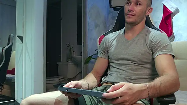 Snapshot of AxelFairchaild chatting on 17, 12, 2025 AxelFairchaild online show from 17, 12, 2025