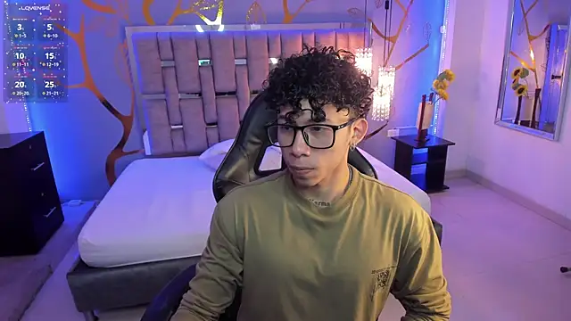 AkazaBoy  online show from 28, 2, 2025