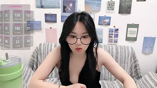Snapshot of LiLiYbaby chatting on 14, 12, 2025 LiLiYbaby online show from 14, 12, 2025