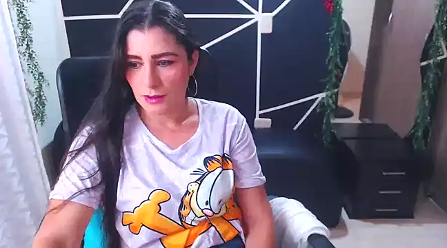 Snapshot of LUCY_LI chatting on 5, 3, 2025 LUCY LI online show from 5, 3, 2025