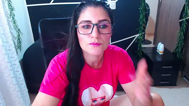 Snapshot of LUCY_LI chatting on 6, 3, 2025 LUCY LI online show from 6, 3, 2025