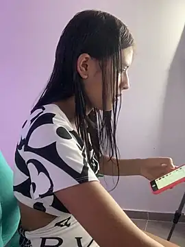 Snapshot of _18_laura chatting on 27, 12, 2024 18 laura online show from 27, 12, 2024