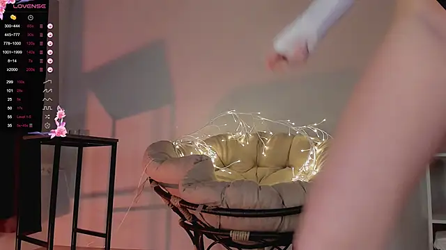 Lili Roze  online show from 7, 1, 2025