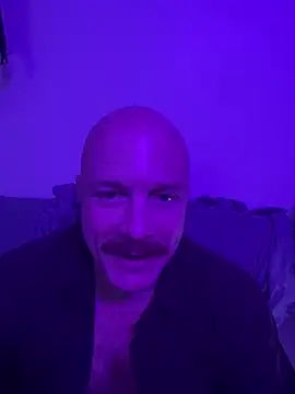 Snapshot of 13lgR3d chatting on 9, 3, 2025 13lgR3d online show from 9, 3, 2025