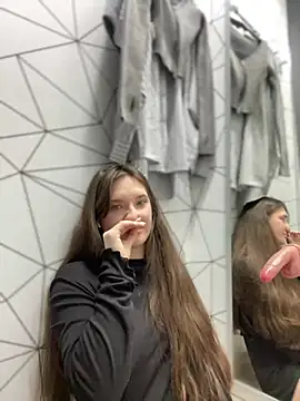 Holly Molii online show from 15, 12, 2024