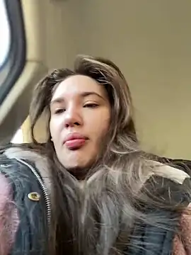 Holly Molii online show from 18, 12, 2024