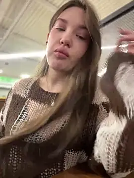 Holly Molii online show from 20, 12, 2024