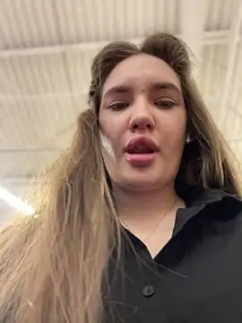 Holly Molii online show from 28, 12, 2024