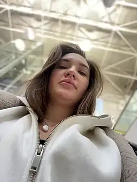 Holly Molii online show from 18, 1, 2025