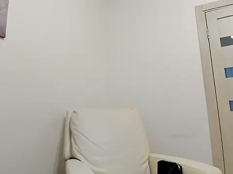 Holly Molii online show from 5, 2, 2025