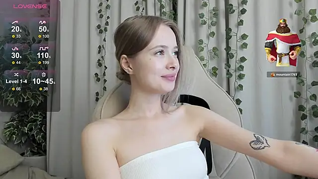 Snapshot of mell_milles chatting on 2, 11, 2025 mell milles online show from 2, 11, 2025