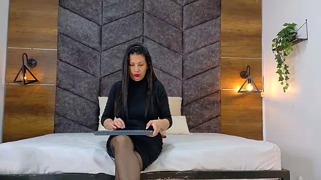 JaylaScott   online show from 1, 11, 2025