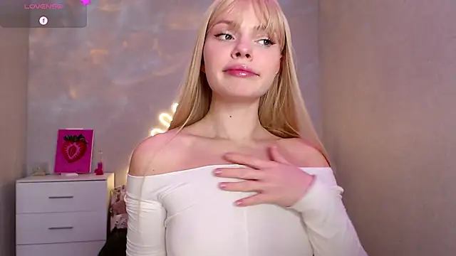 Red  Candy online show from 18, 12, 2024