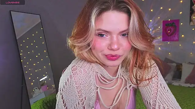 Snapshot of Red__Candy chatting on 20, 5, 2026 Red Candy online show from 20, 5, 2026