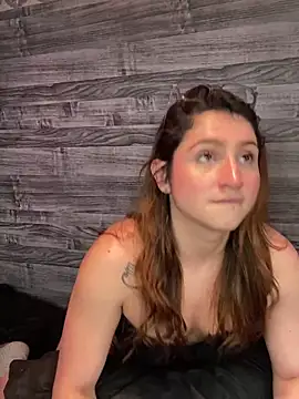 Snapshot of kamel-ayesha chatting on 4, 1, 2025 kamel-ayesha online show from 4, 1, 2025