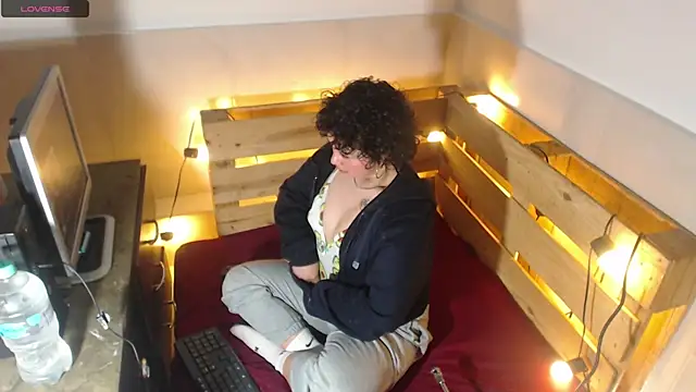 Bitsy Messy online show from 18, 12, 2025