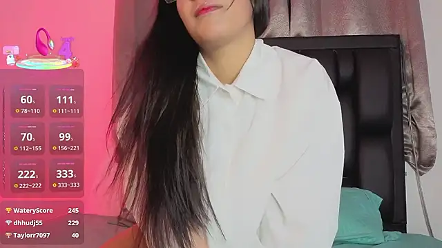 LuciaMoretti  online show from 15, 2, 2026