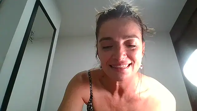 Snapshot of Liloo8923 chatting on 18, 12, 2024 Liloo8923 online show from 18, 12, 2024