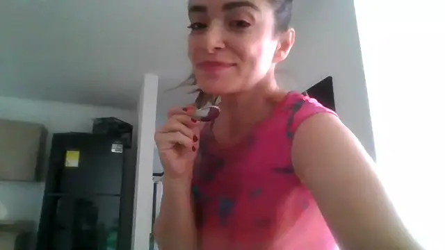 Snapshot of Liloo8923 chatting on 8, 1, 2025 Liloo8923 online show from 8, 1, 2025
