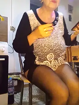 Snapshot of Ely_Elenita chatting on 10, 11, 2025 Ely Elenita online show from 10, 11, 2025