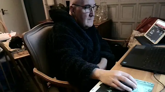 Adamdaddybear online show from 20, 2, 2025