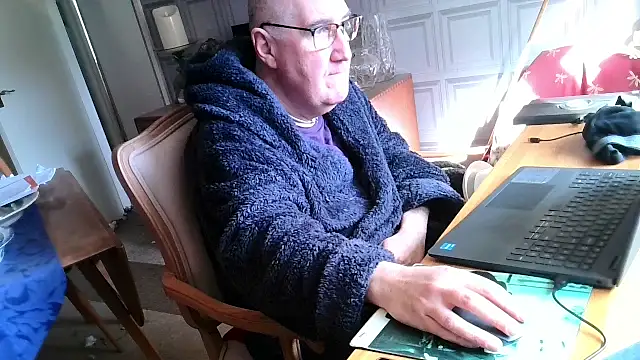 Adamdaddybear online show from 9, 3, 2025