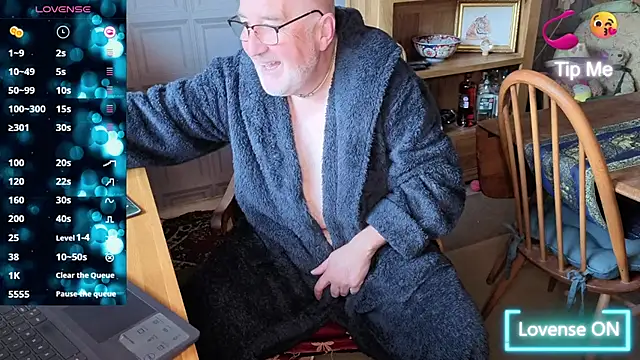 Adamdaddybear online show from 9, 10, 2025